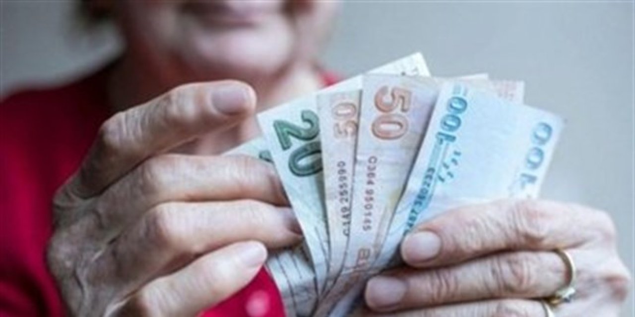 28 yıl sonunda emekli olan öğretmene yatan ikramiye ve emekli maaşı