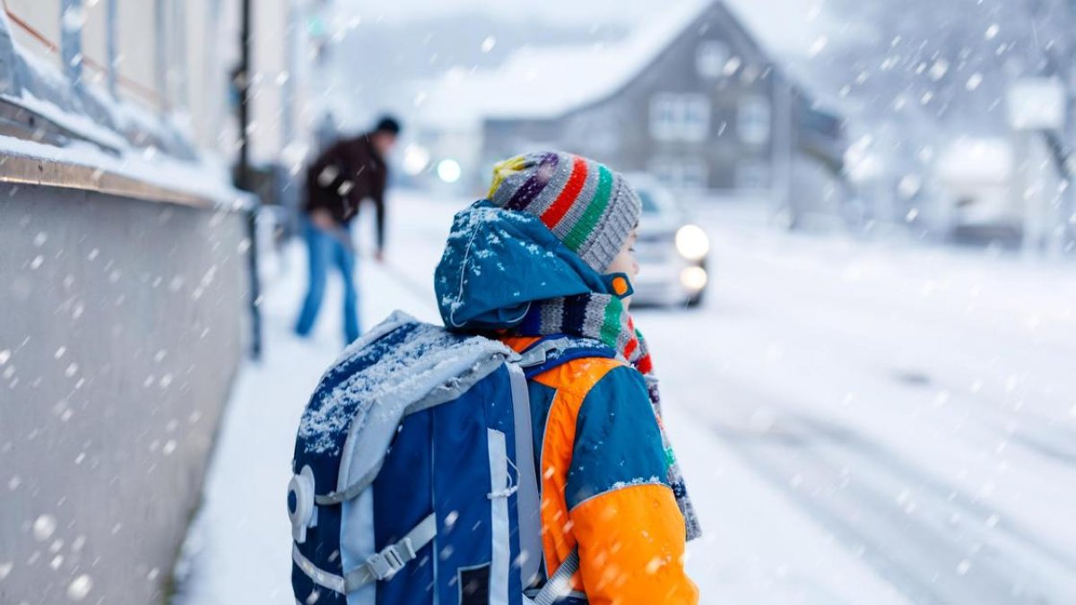 Öğrenciler ve veliler bekleyişte. Okullar tatil mi olacak?